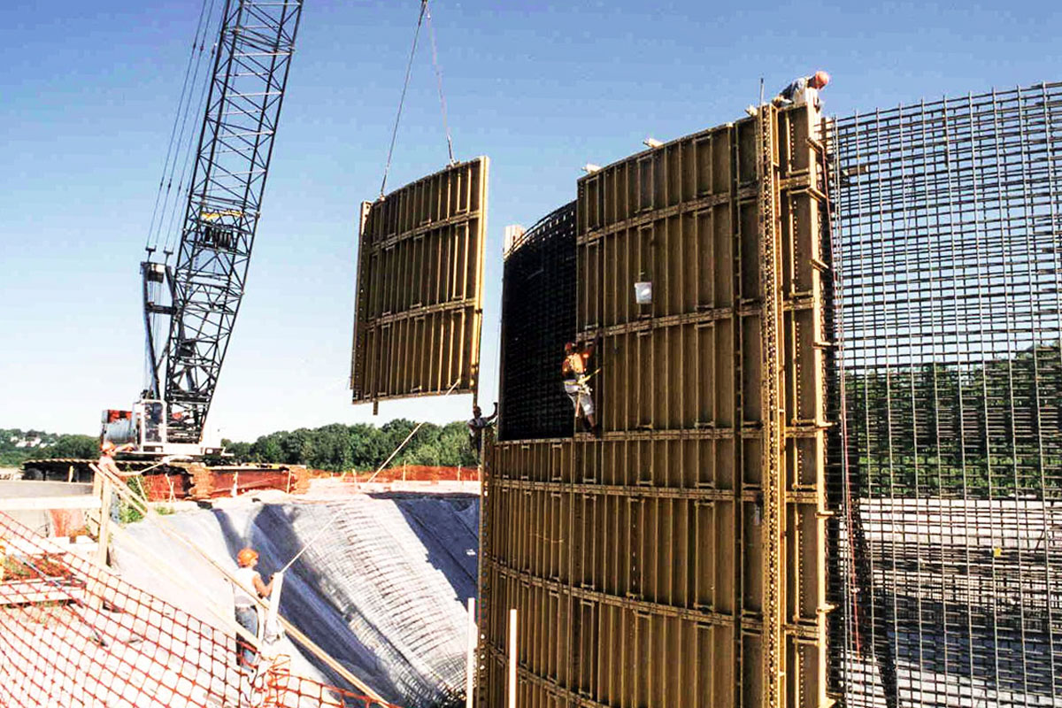 Placing the concrete walls of a digester