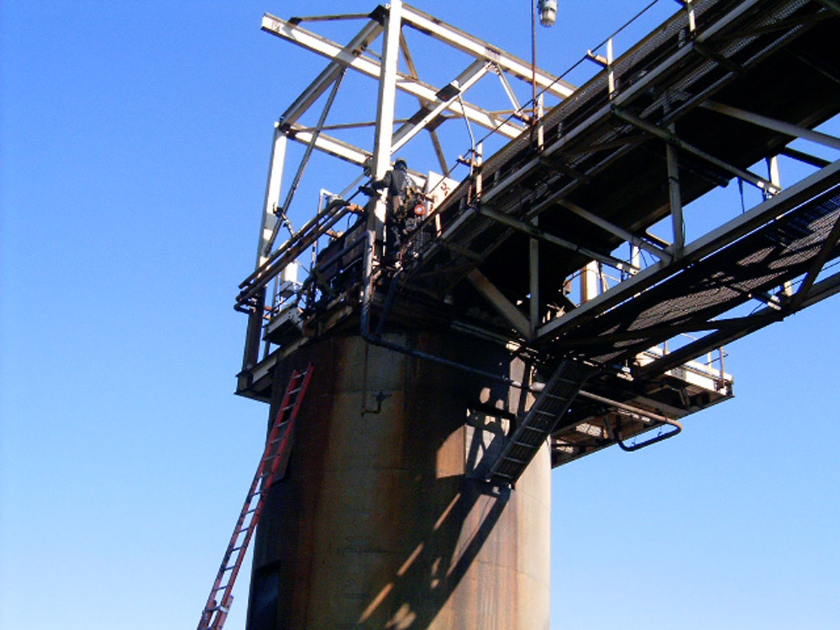 Installation of the piping required working safely on the high towers