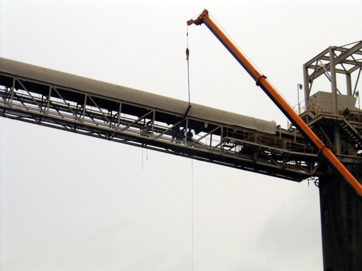 Special rigging and hoisting was required for the large pipe sections